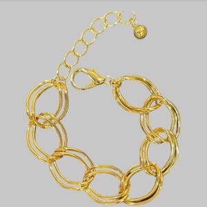 Adjustable Gold Tone Chain Link Bracelet. (Not Real Gold)